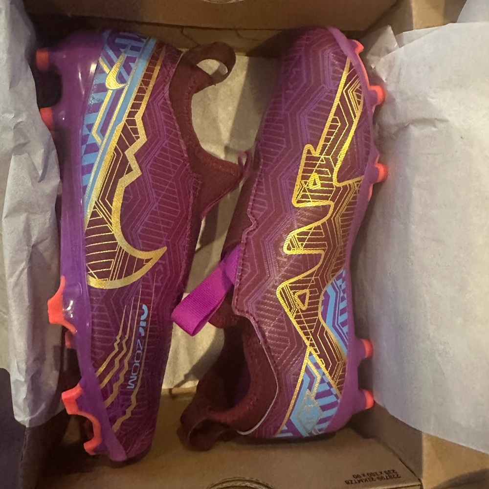 Kids Soccer Cleats- Nike JR ZOOM VAPOR 15 ACAD KM FG/MG